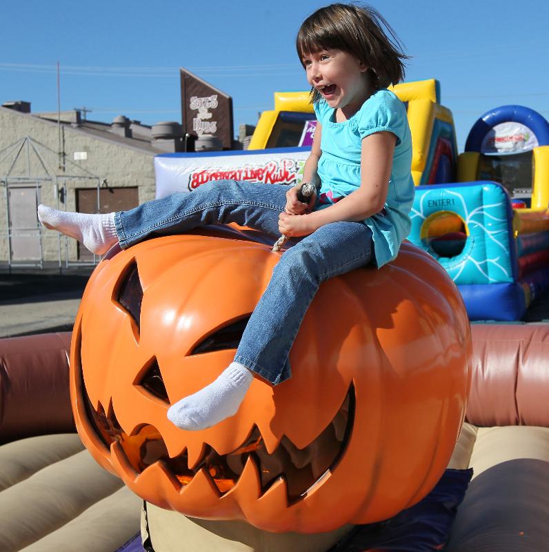 boston_party_entertainment_inflatables_mechanical_pumpkin_1